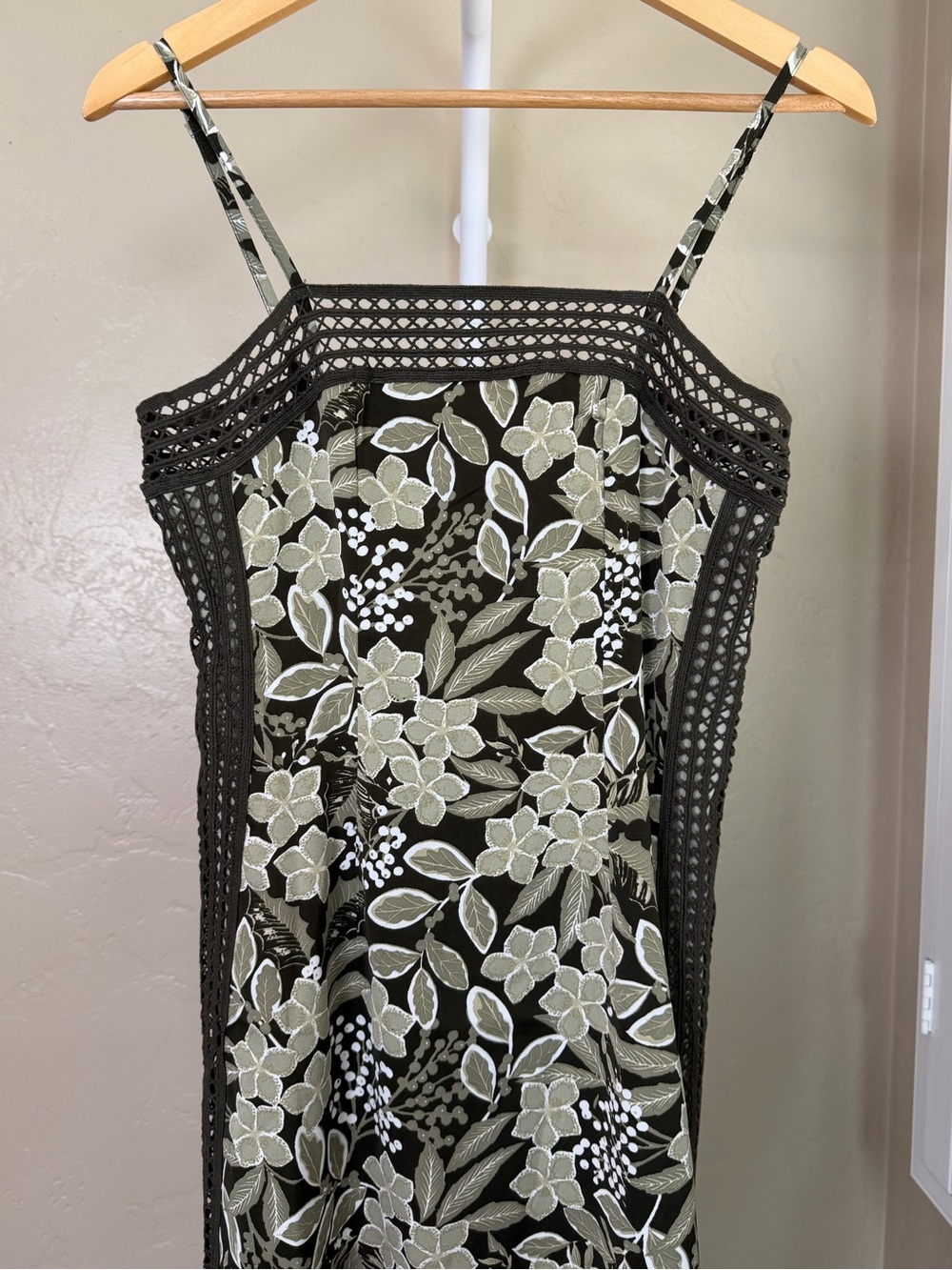 Commense Olive Green Floral Crochet Trim Midi Dress XS NWT Sage Ivory - Picture 7 of 11